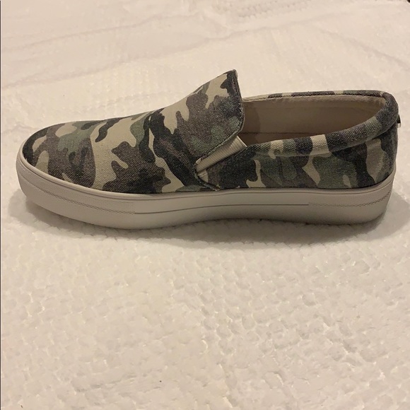 NWT Steve Madden camo slip ons - Picture 3 of 5